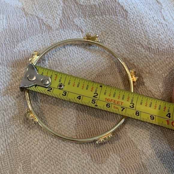 Gold tone bangle set. Bracelets, set of 2. - Picture 5 of 6